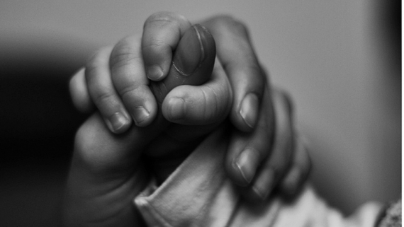 Niñez abandonada: la vida en suspenso