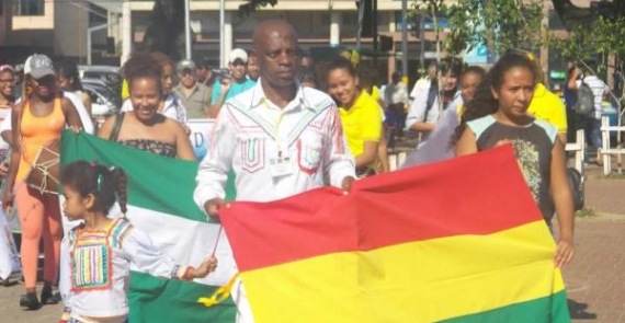 Marcha del pueblo afrocruceño hacia la Gobernación de Santa Cruz