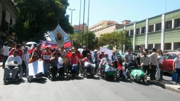 Personas "con discapacidad" marchan rumbo a La Paz