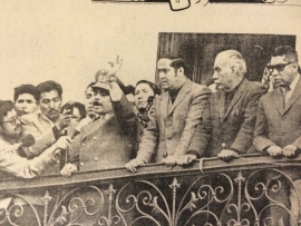Torres se dirige a la población que se reunió en la plaza Murillo para apoyar su gobierno. Fue un día después del inicio del levantamiento armado.