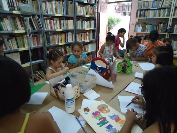 Taller para niños en el Centro Cultural Ronald Roa
