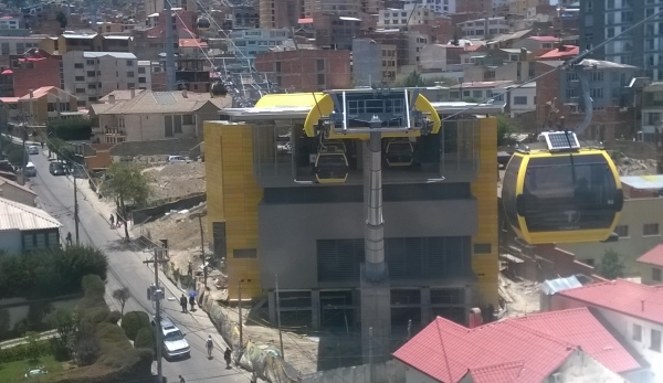 Vista panorámica de la Estación del &quot;Libertador&quot; ubicada en la curva de Holguín, La Paz. FOTO: Carla Hannover