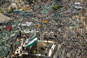 Concentración en Santa Cruz en torno del monumento del Cristo Redentor.